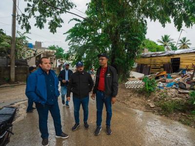 Paliza asiste a familias afectadas por lluvias en Puerto Plata