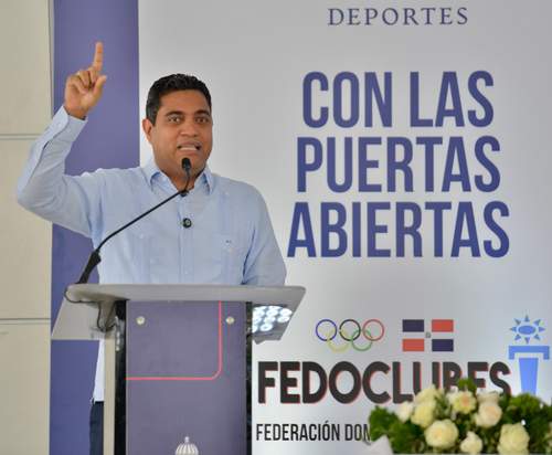 Ministro Kelvin Cruz anuncia inversión de 2 mil millones en obras deportivas en el 2025