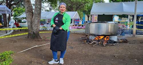 FEDA y chef Solangel Velázquez buscan récord nacional cocinando caldero de arroz para dos mil personas