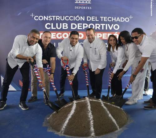 Los ministros Kelvin Cruz y José Paliza dan inicio construcción techados en Puerto Plata