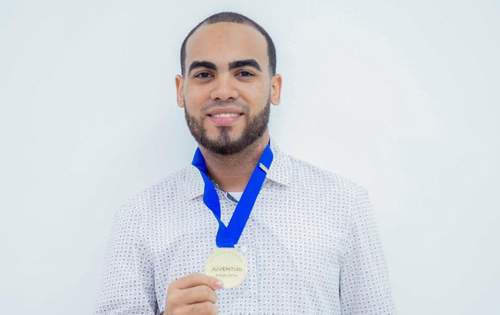 Kenyel Alcántara, un talento de Elías Piña que concursa en el Premio Nacional de la Juventud