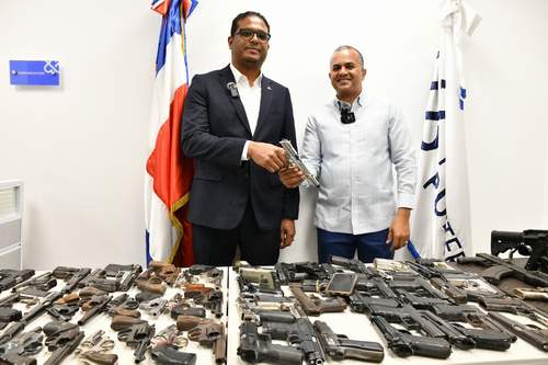 Interior y Policía recibe 94 armas de fuego entregadas por Fiscalía de Santo Domingo Oeste, eran cuerpo de delito