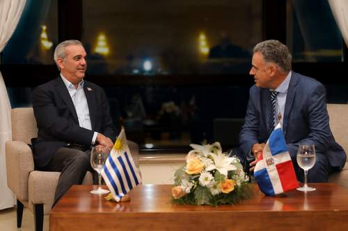 Presidente Abinader sostiene reunión bilateral con mandatario uruguayo Luis Lacalle Pou en Montevideo