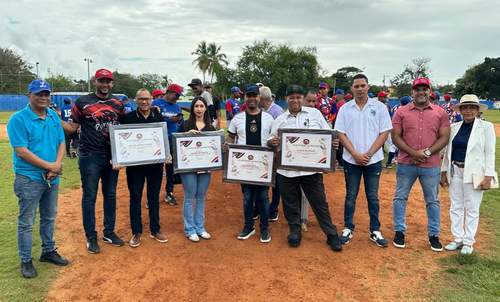 Inauguran “Los Juegos Patrios» de béisbol en el club los Trinitarios de Santo Domingo Este