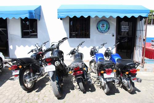 DINTEL de la PN ubica y apresa a cinco hombres captados transitando y calibrando motocicletas en túneles de la Av. 27 Febrero